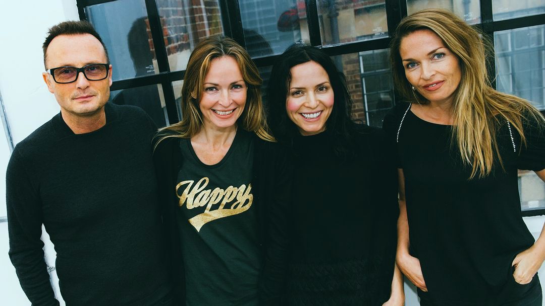 Corrs_Archive's tweet photo. The Fab Four @CCorr_Official @ACorr_Official @Sharon_Corr  @Jimcorrsays @CorrsOfficial #thecorrs #andreacorr #carolinecorr #sharoncorr #jimcorr https://t.co/G2GZue99y7