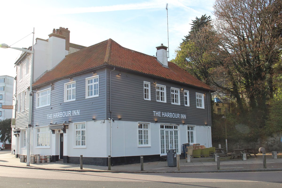 LubensPizza's tweet photo. The new Harbour Inn, located in Folkestone Harbour with impressive views of the sea just across the road.  Mussels, fish &amp; chips, oysters, lobster and crab will all feature on the new menu, accompanied by local craft beers, ales and wines.
Location: 24 Harbour St, Folkestone. https://t.co/752ZXHjXaq