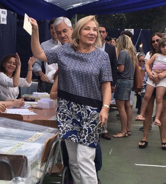 ceciliamorel's tweet photo. Lo mejor de la democracia: el día de la elecciones! Qué importante ser parte del destino de mi país y elegir #TiemposMejores para todas las familias chilenas.@sebastianpinera https://t.co/23xGejbryA