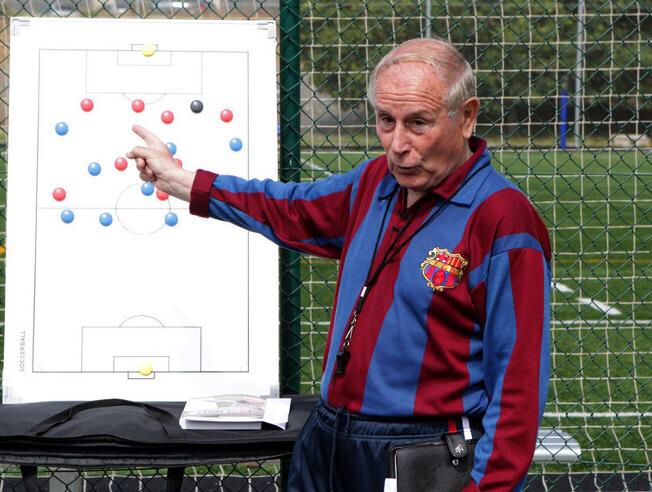 IJaSport's tweet photo. “People believe that great players are born with talent. I’ve asked footballers, as a child how many hours did you dedicate to football? Answers were never less than 4.And when I asked Messi &amp; Maradona; All day! To believe great players are born, is a huge mistake.”-Laureano Ruiz https://t.co/4ZhLVITNGH