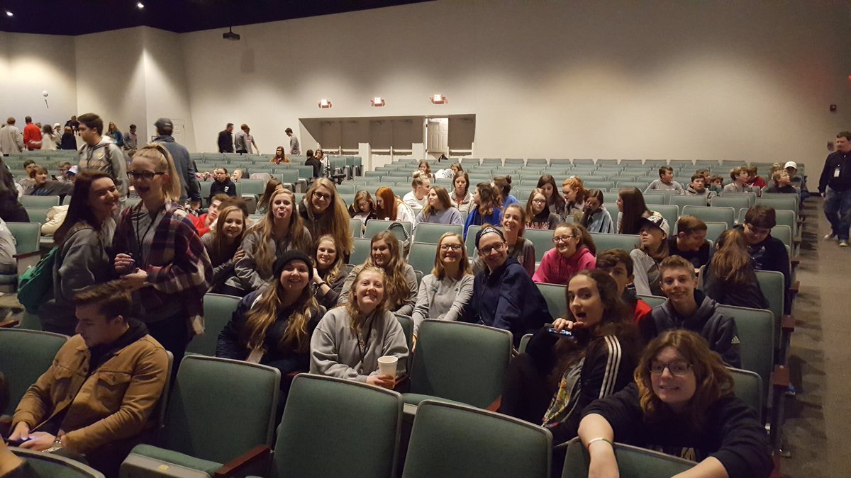 eaglensooner's tweet photo. A tired and weary bunch about to persevere to the finish line! @StaHillStudents #FallRetreat2017 https://t.co/LvCik5AOeK