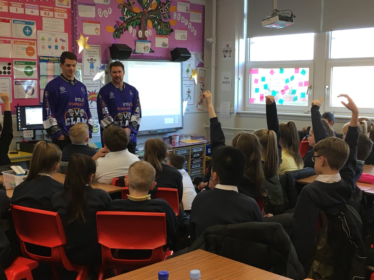 ClanIHC's tweet photo. π« COMMUNITY π«: Photo of @BrendanBrooks49 & @peaks71 meeting pupils of @BalornockPS on Thursday as part of the Clan in the Community programme πΈβ¬οΈ
#PurpleArmy #Glasgow #ClanInTheCommunity https://t.co/Hg8NQNUXjx