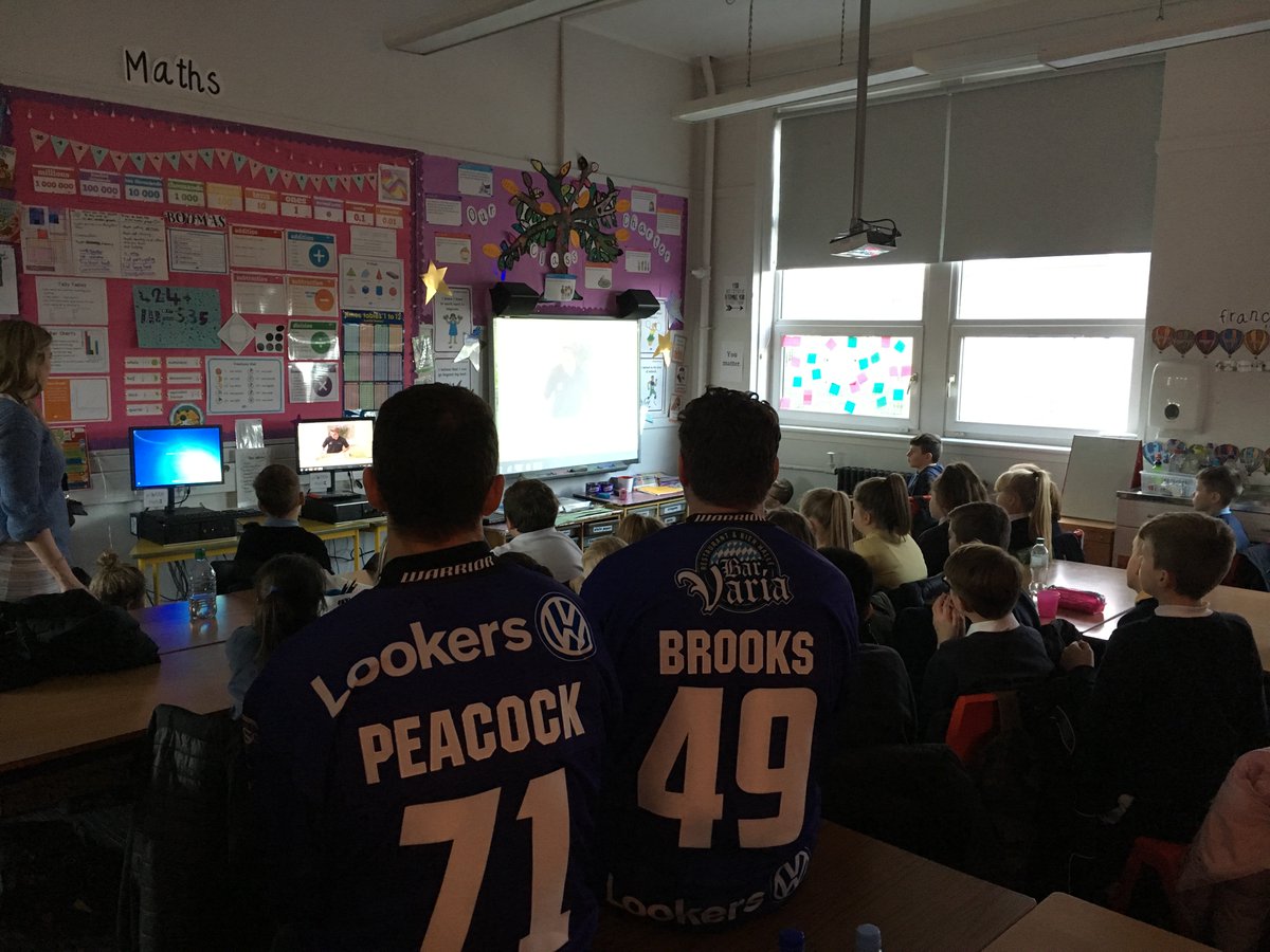 ClanIHC's tweet photo. π« COMMUNITY π«: Photo of @BrendanBrooks49 & @peaks71 meeting pupils of @BalornockPS on Thursday as part of the Clan in the Community programme πΈβ¬οΈ
#PurpleArmy #Glasgow #ClanInTheCommunity https://t.co/Hg8NQNUXjx