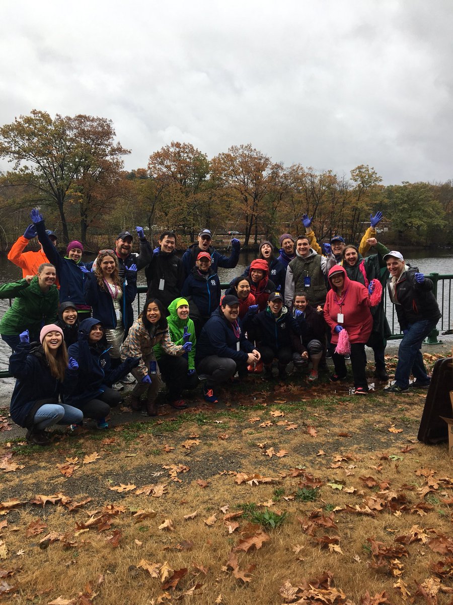 BostonTheaterCo's tweet photo. The gang’s all here to cheer on the LuPones of Patti! #artistathelticassc #CambridgeHalf @CambridgeHalf https://t.co/ixzHclX0aQ