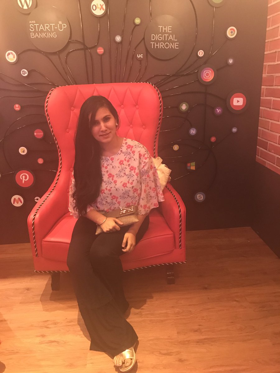 tweettokarishma's tweet photo. Been to the Startup cafe yet by @AxisBank .. ? #DigitalWomenAwards by @SheThePeopleTV brings you this throne. #AxisStartupVision https://t.co/rcDhZY4JeD