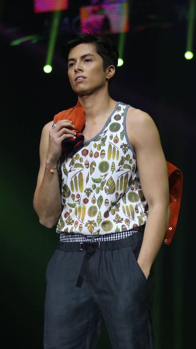 fayeetee's tweet photo. This guy killed it on stage @benchtm #BenchUnderTheStar Super proud of you and your achievements! Keep shining wonder boy πβ€οΈ https://t.co/HXFNgNo57l