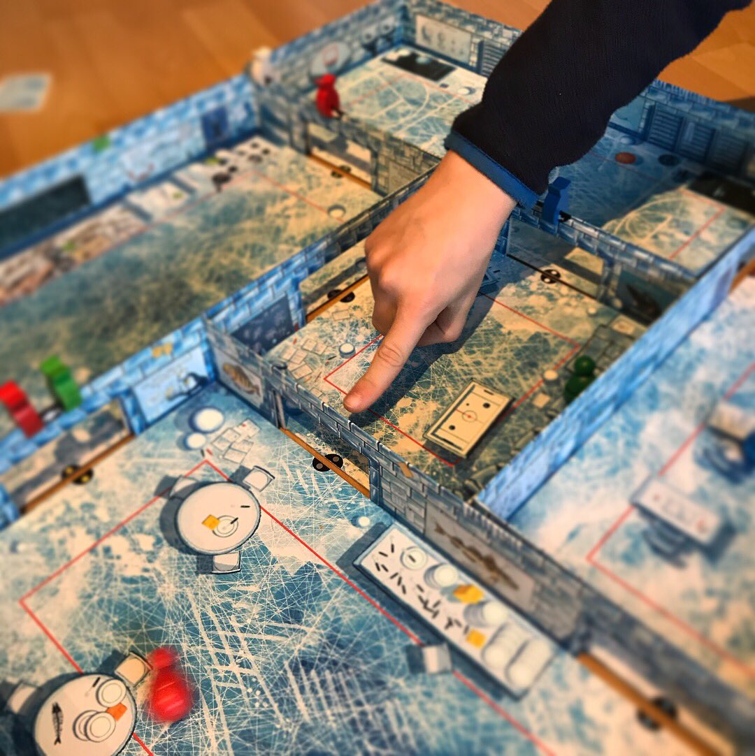 WernaBrettheart's tweet photo. Eine sehr spannende Partie in der Pinguin-Schule. #icecool #amigospiele #braincomez #kinderspieldesjahres2017 #familienspiel #dieberlinerhelden #boardgames #boardgamegeek #brettspiele #brettspieltag #spielen #instaming #gamestagram #bbg https://t.co/HA7k6eghUH