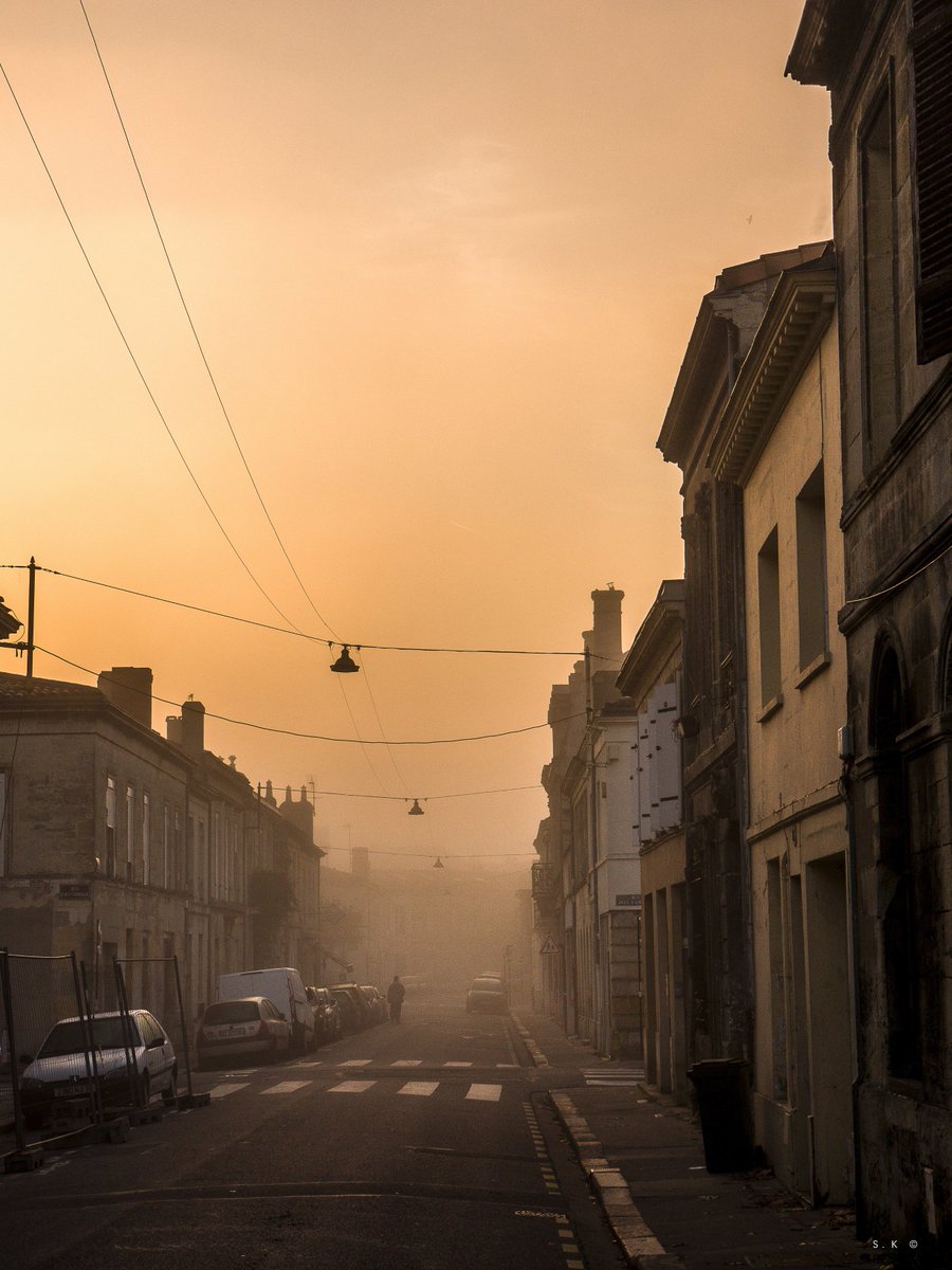 stef_kb's tweet photo. Belle ambiance à Bordeaux ce matin. @SO_Bordeaux @Bordeaux @BxMetro @sudouest @GH4users @grainedephoto https://t.co/Im7tKmuGtI