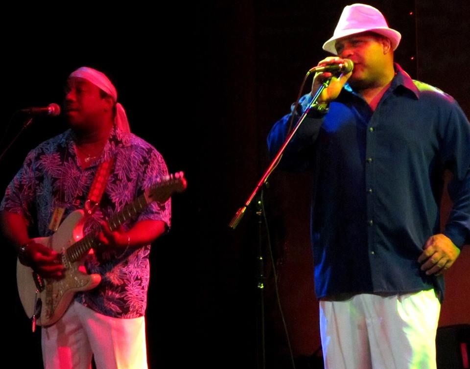 TropixBeachBar's tweet photo. It's not too hot, it's not too cold (albeit a little breezy), but conditions are just right for #QualityTime on #ClearwaterBeach! #ChelloDuo brings their best to our little slice of paradise this afternoon at 3:00! #32ozrumrunners #localmusic #sunsationalsunsets https://t.co/8hIllk7wsg