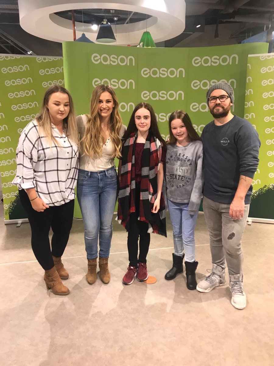 todd_janey's tweet photo. Such a good day on Friday! I loved meeting you @AnnaSaccone and @JonathanJoly Hopefulky you guys come back to Belfast soon!❤ https://t.co/b3MBRCM2kl