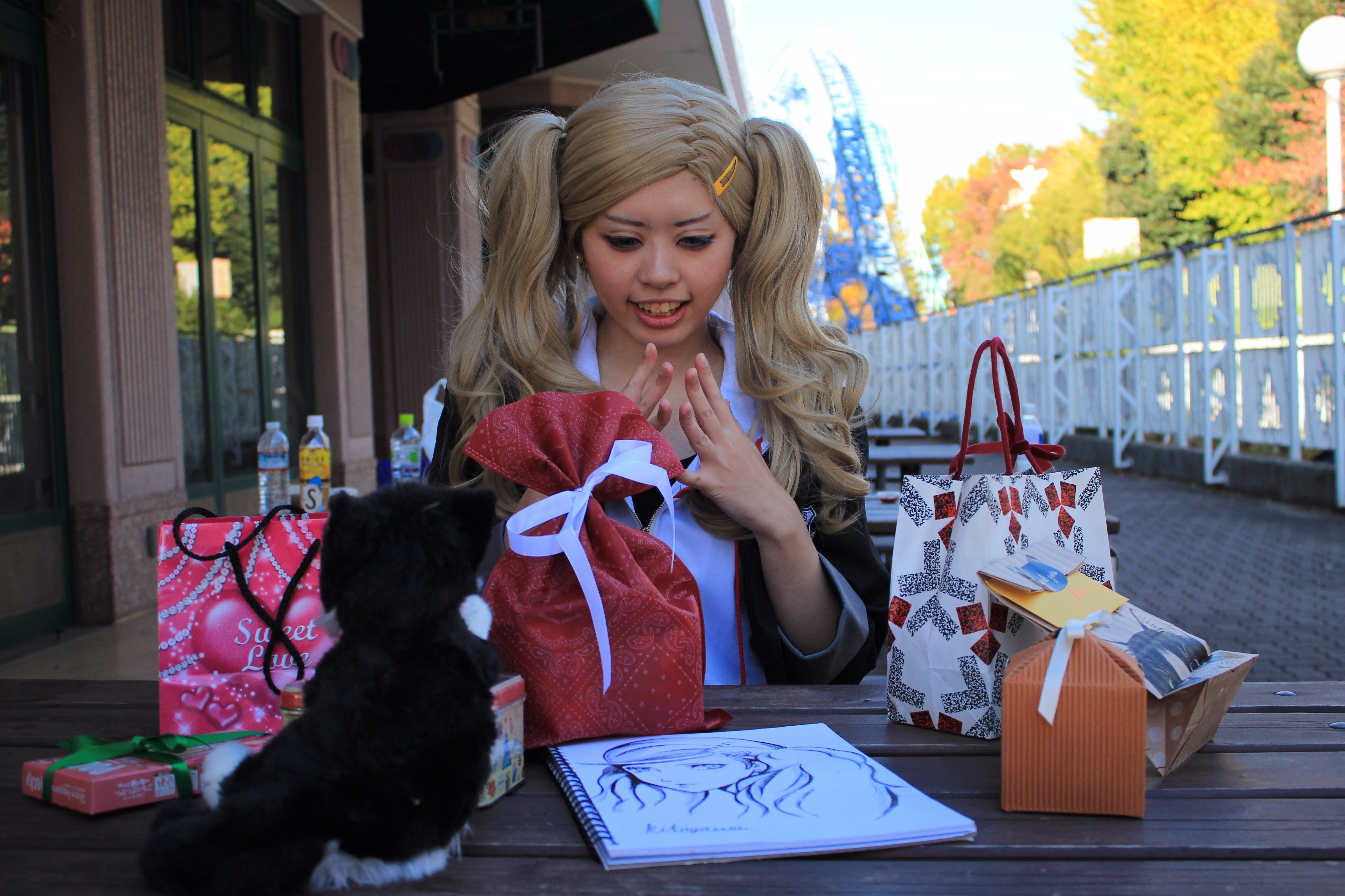 さち En Twitter コスプレ 佐倉双葉 杏ちゃんの誕生日 その２ その１からの続き １ 誕生日プレゼント 受け取ってください ２枚目 プレゼントに囲まれる杏ちゃん ３ ４枚目 プレゼントと杏ちゃんを囲んでハイチーズ ４枚目は自分の用意した