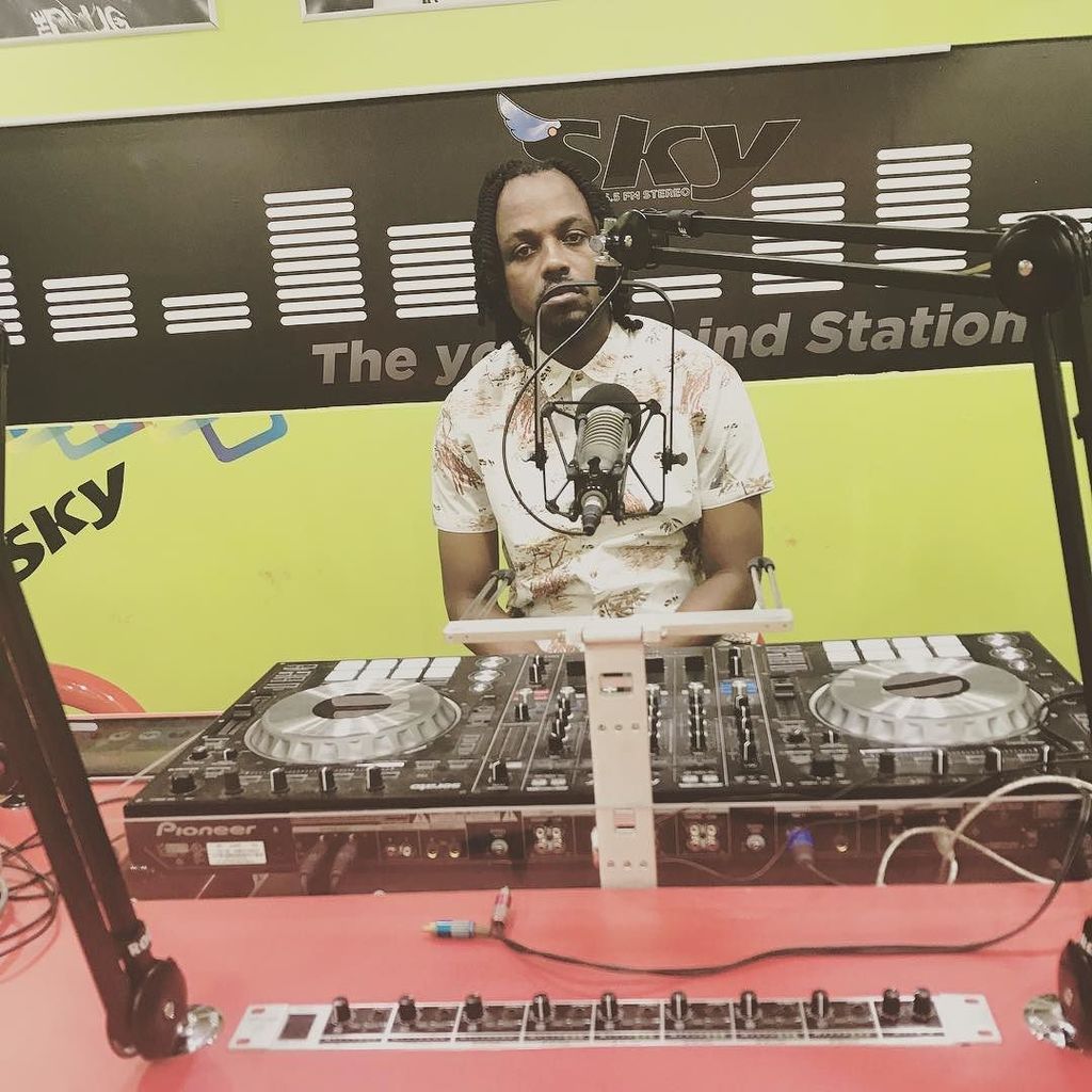 izolanofficial's tweet photo. Oye Oye Branche 96.5  koun a wap Tande Izoshow 📻📻📻📻📻📻 https://t.co/g98qrPL04O https://t.co/K4xDWVdznX