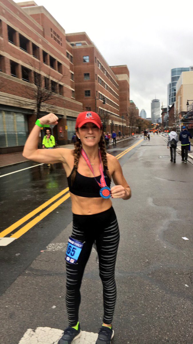 katiedol27's tweet photo. Crushing Half Marathons &amp; football Sunday = the perfect combo! Ready to celebrate &amp; watch the @Patriots dominate! #inspireeveryday https://t.co/7zT8UmRwDp