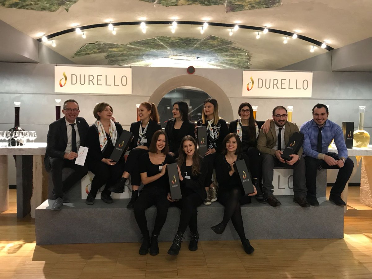 DurelloWine's tweet photo. Il team del #durelloandfriends vi aspetta per la serata finale a partire dalle 17! Siamo a @pressVRfiere spazio Wine2Digital! #durellowine https://t.co/cm9q6Y2Ces