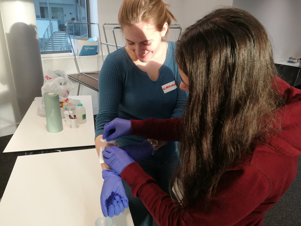 warwickfirstaid's tweet photo. New volunteers from @WarwickLINKS and @CovLINKS learning how to clean and dress wounds! #mysjaday https://t.co/Ydmu9BRHMz