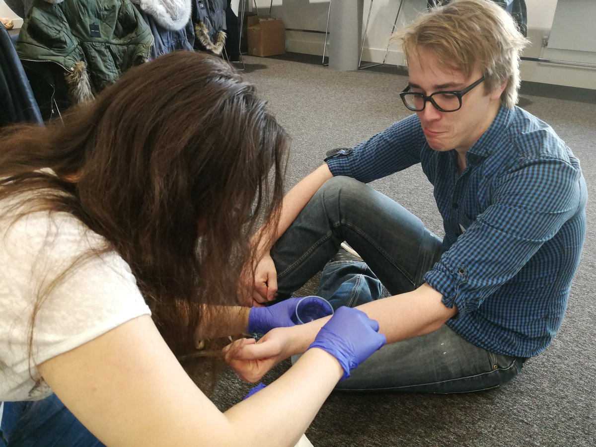 warwickfirstaid's tweet photo. New volunteers from @WarwickLINKS and @CovLINKS learning how to clean and dress wounds! #mysjaday https://t.co/Ydmu9BRHMz