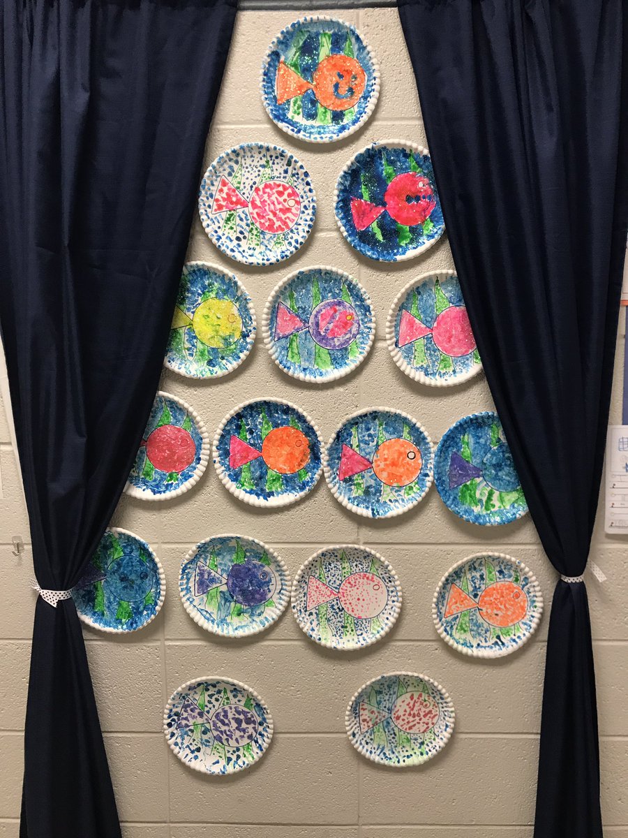vbertelkinder's tweet photo. Students learn about Georges Seurat and pointillism. After reading A Fishy Story, students create their own pointillism piece. https://t.co/McxBi7AWbX
