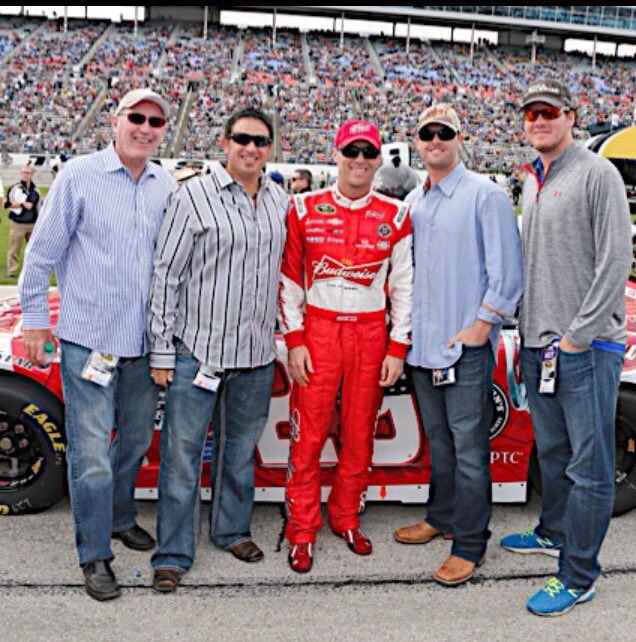 MSMsports's tweet photo. TODAY, good friends at @KHIManagement @KevinHarvick go FOR THE CUP! Get after it gang.. 2nd cup in 4 years within reach! KHI, you are Family to @MSMsports memories! @jakeowen @Cowboycerrone @d_maydabeast @Smithsonian15 @codyg103 @B_Doran47 @EZdoezit8 #4thewin https://t.co/mhDZCFtV6n