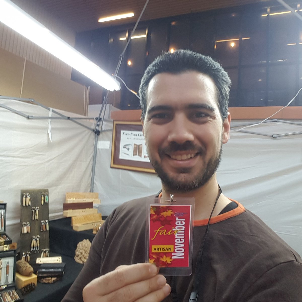 KokaBoraCreate's tweet photo. Sunday Show Selfie: day 4 at fair November. Open today until 5pm. 

#kokaboracreations #woodworking #woodshop #workshop #fairnovember #uofg #chess #sundayshowselfie https://t.co/5UwXi6S6J7