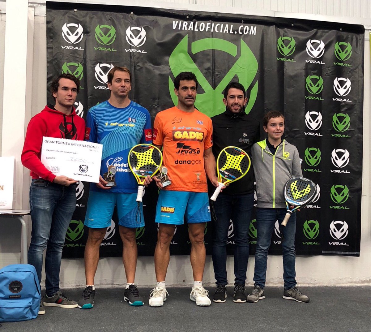 BorjaYribarren's tweet photo. Campeones del I Torneo Internacional @VIRALPADEL, un placer jugar con @Marcello_Jardim y gracias a @PadelPistaNorte por el trato que me dieron durante todo el fin de semana. Próxima semana #WPTBilbaoOpen @starviepadel @gadis @WilsonPadelES @DanagasSL @fgpadel @La_CiberTienda https://t.co/puUOlyuwer
