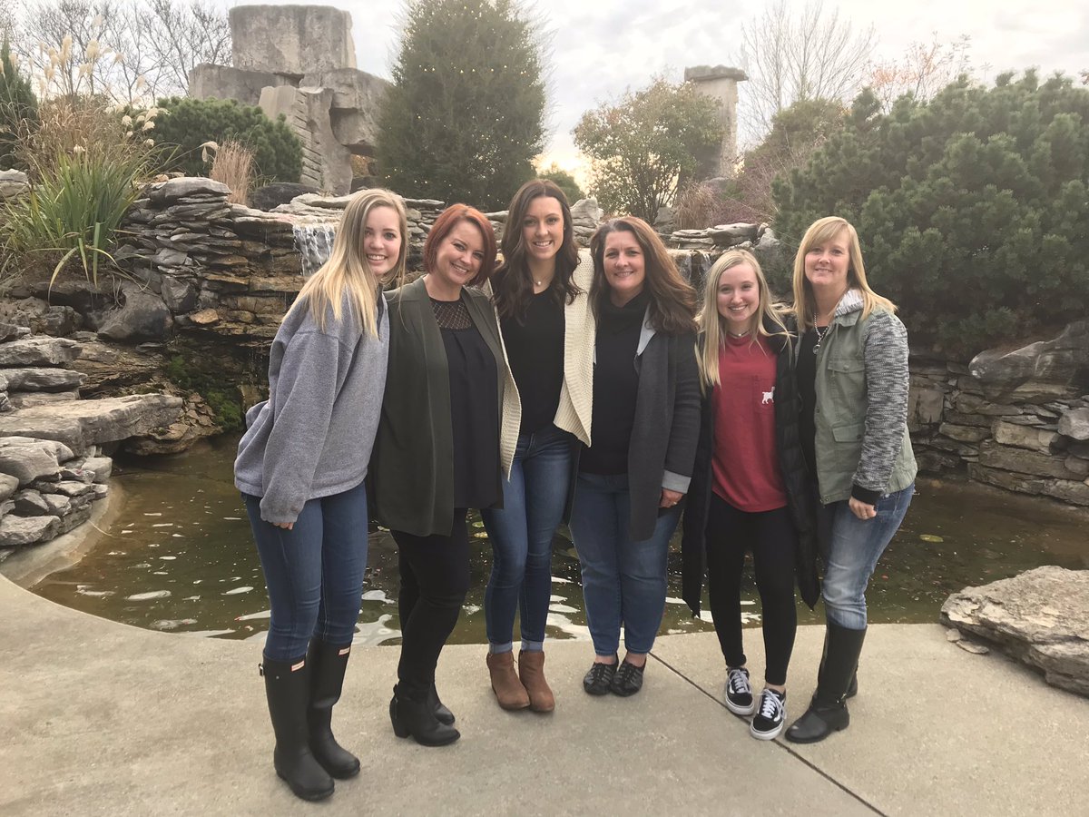 Oliver Winery and IU fun with friends🍷🍂🍃🏈❤️#thereuniontour