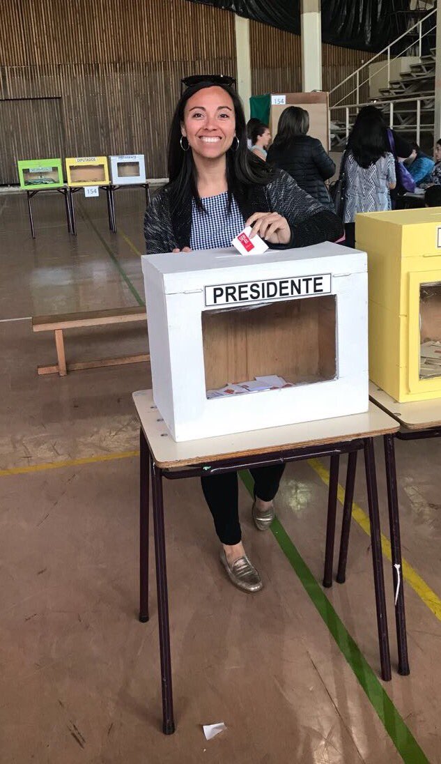 leylatatianad's tweet photo. Listo! A seguir trabajando en este día clave para la democracia de nuestro país ☝🏻️ #yomeatrevo #GoicPresidenta @carolinagoic https://t.co/x9kHoza8Cu