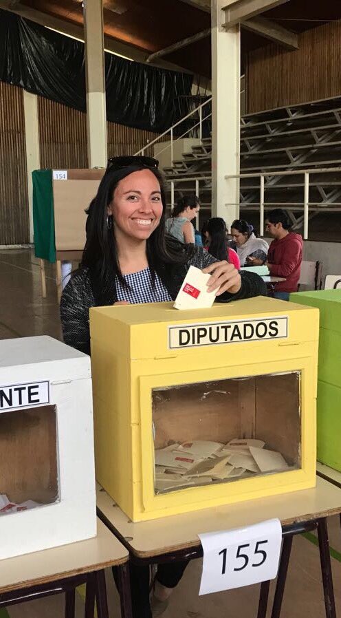 leylatatianad's tweet photo. Listo! A seguir trabajando en este día clave para la democracia de nuestro país ☝🏻️ #yomeatrevo #GoicPresidenta @carolinagoic https://t.co/x9kHoza8Cu