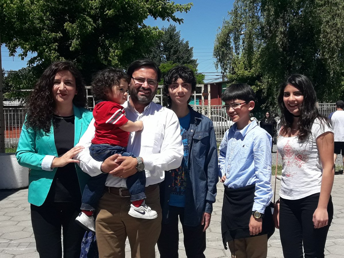 nuble_pais's tweet photo. Acompañamos a @Cristian_Quiroz candidato a diputado de @pais_chile en sufragio emitido en la Esc. Rosita O'Higgins de #Chillán. "Votamos por mayor contenido y trabajo para el progreso del territorio. Eso es lo que está en juego hoy para #Ñuble, #Yumbel y #Cabrero" https://t.co/JY8ebfXCUo