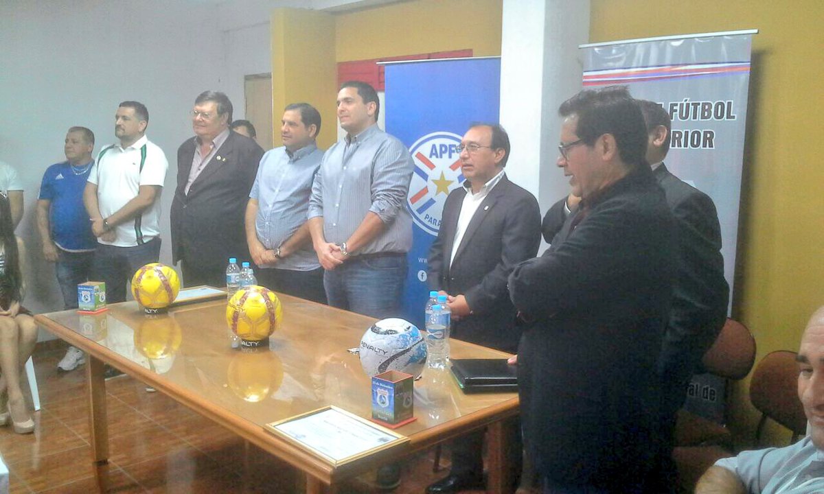 APFOficial's tweet photo. El Pdte @RHarrisonP, anunció que el Campeonato Nacional Paraguayo tendrá 64 equipos, iniciará e/abril-mayo del 2018, los 17 Dptos. tendrán un equipo, más de las categorías: Profesional,Intermedia,PrimeraB y PrimeraC
El nombre del torneo elegirá el pueblo mediante la web de la APF https://t.co/BV7PNA0AEW