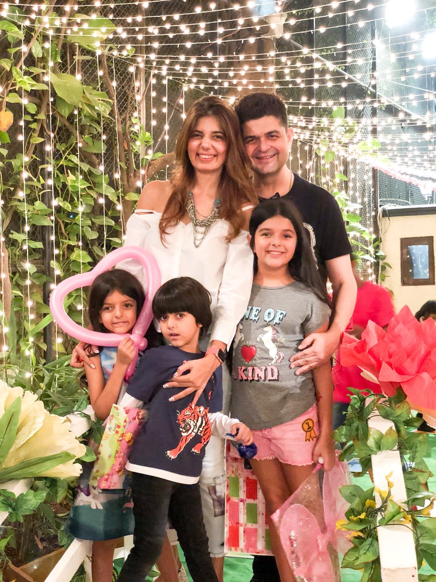 DabbooRatnani's tweet photo. Lil Angel Aaradhya’s Splendid Birthday Party! Felt Like A Kid Again On The Ferris Wheel 🎡🎊🎉🌈✨❤️ Thanks @SrBachchan @juniorbachchan #aaradhyabachchan #aishwaryaraibachchan @iamsrk @ManishaDRatnani @MyrahRatnani @KiaraRatnani @ShivaanRatnani ❤️ #birthday #party #kids #fun https://t.co/nyx2DRyUdB
