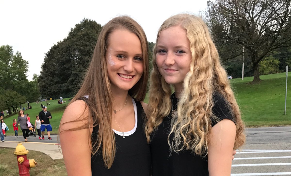 Emma_Humes's tweet photo. Happy birthday Claire bear!! Thanks for always laughing at my jokes, much love 🎁🎈💕🎉 @claireekatz https://t.co/sx7PI37efs
