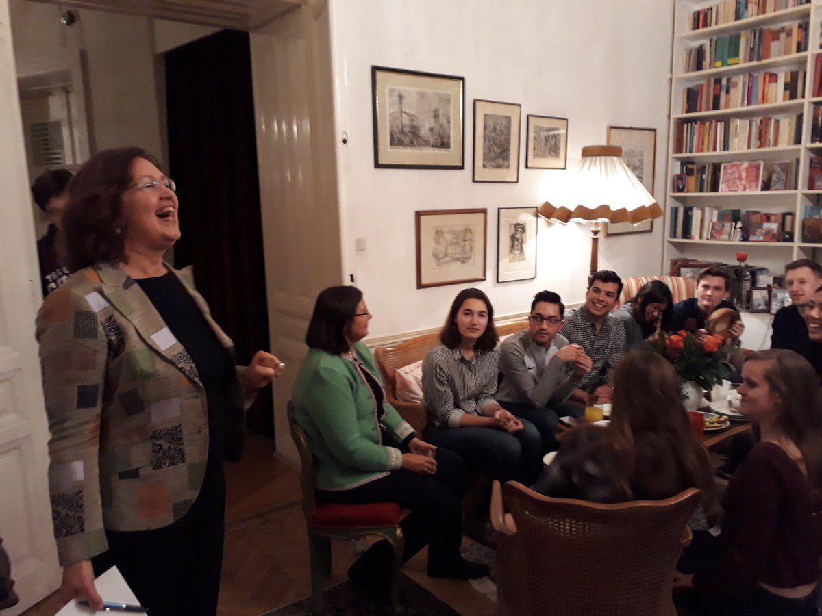 georg_heindl's tweet photo. Proud to host the students from  @UChicago taking part in the Ferdinand Stern Civilization Program in #Vienna. Here Neline Heindl-Koornneef is doing an #Austria quiz with them. https://t.co/JYIOekNnbG