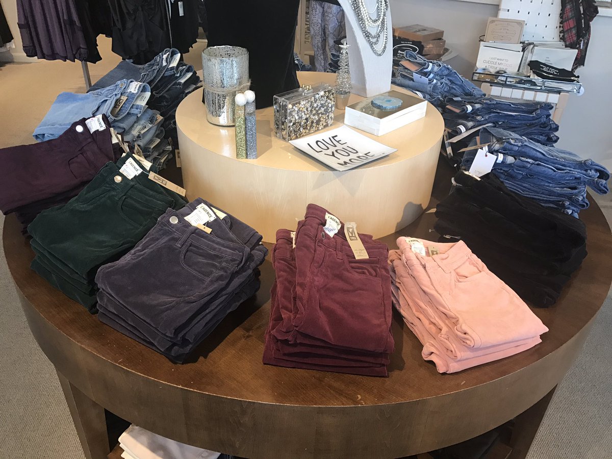SLMagStLouis's tweet photo. Start your holiday shopping off this week @viestlouismo with 30% off everything on Black Friday and 25% Saturday and Sunday. #sophisticatedstlouis #bestboutique #stlouis https://t.co/5XDIGe2aZx
