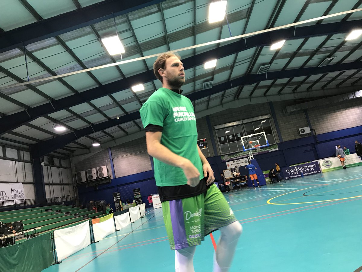 1hr till tip. The players are hitting the floor #Macmillan #ManchesterGiants #Active