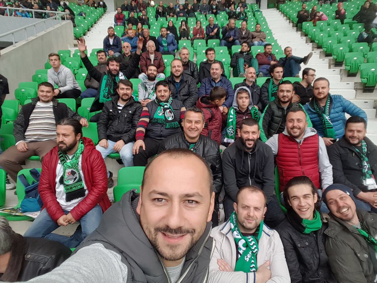 banasas's tweet photo. Banaş çalışanları Sakaryaspor maçında. Sakaryaspor'un evinde oynadığı ve Fethiyespor'u 3-1 yendiği maçta takımımızı yalnız bırakmadık. https://t.co/077qiMhova