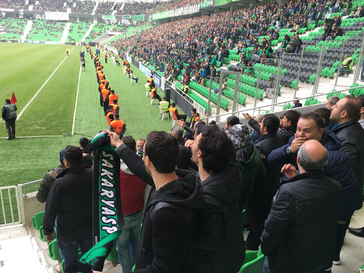 banasas's tweet photo. Banaş çalışanları Sakaryaspor maçında. Sakaryaspor'un evinde oynadığı ve Fethiyespor'u 3-1 yendiği maçta takımımızı yalnız bırakmadık. https://t.co/077qiMhova