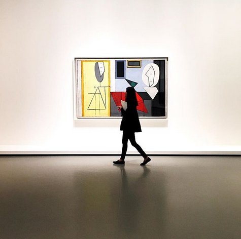 "#PeopleWalkingPastWalls à la Fondation Louis Vuitton"
#regram <a href="/Cyberpetrus/">Cyberpetrus</a> 🚶🏻‍♀️
#FLVMoMA #pablopicasso