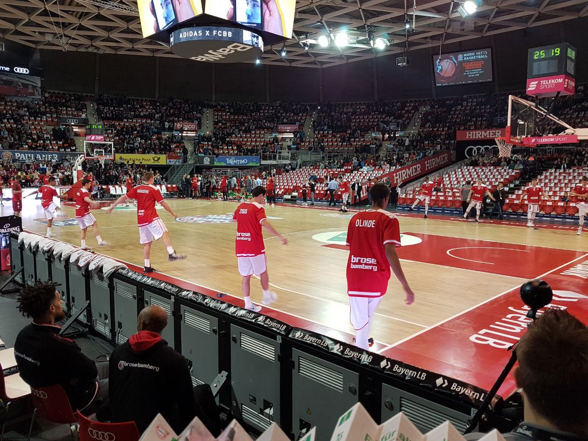 MWolfschmitt's tweet photo. Auf gehts Jungs! @BroseBamberg #freakcity #easycreditbbl https://t.co/6XiEMXvGNZ