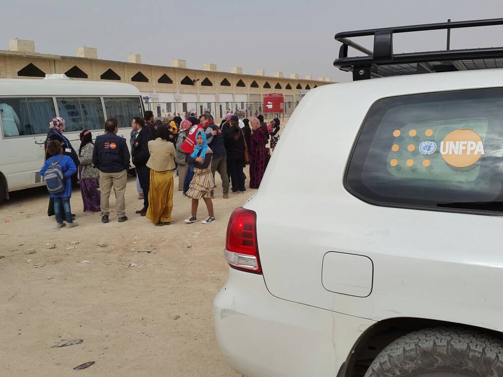max_f_diana's tweet photo. In #Jibreen (east #Aleppo) IDP shelter today, housing over 7,000 people, majority #women, girls & children. Partner #SFPA mobile clinic providing 70-90 consultations per day, 40 are pregnant (20 below age 18)!
@UnfpaSyria @UNFPA https://t.co/Vja7VfmBO5