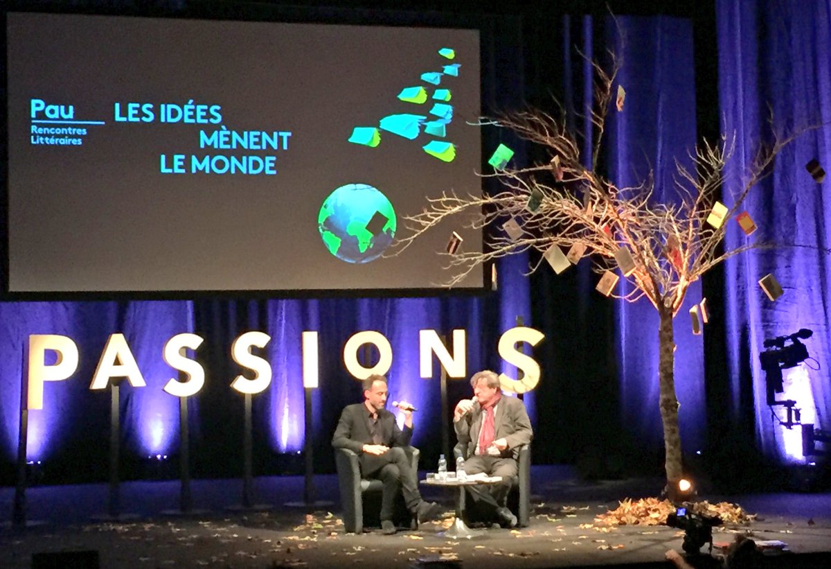 ChristelleBC's tweet photo. De @rglucks1 aux #idees17 #PassionPassions @Ville_Pau «Notre histoire est une longue quête d’universel et du monde...La politique c’est réinventer sans cesse un pays...C’est important de briser des chaînes mais c’est tout aussi important de tisser des liens... » https://t.co/S3kpmo08ak