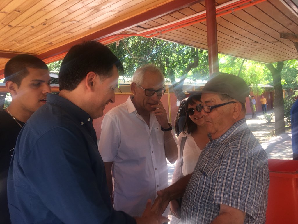 Hoy celebramos la fiesta de la democracia. Nuestro Presidente ya votó en Lo Prado junto al Alcalde Maximiliano Ríos #YoVotoGuillier porque #JuntosEsPosible