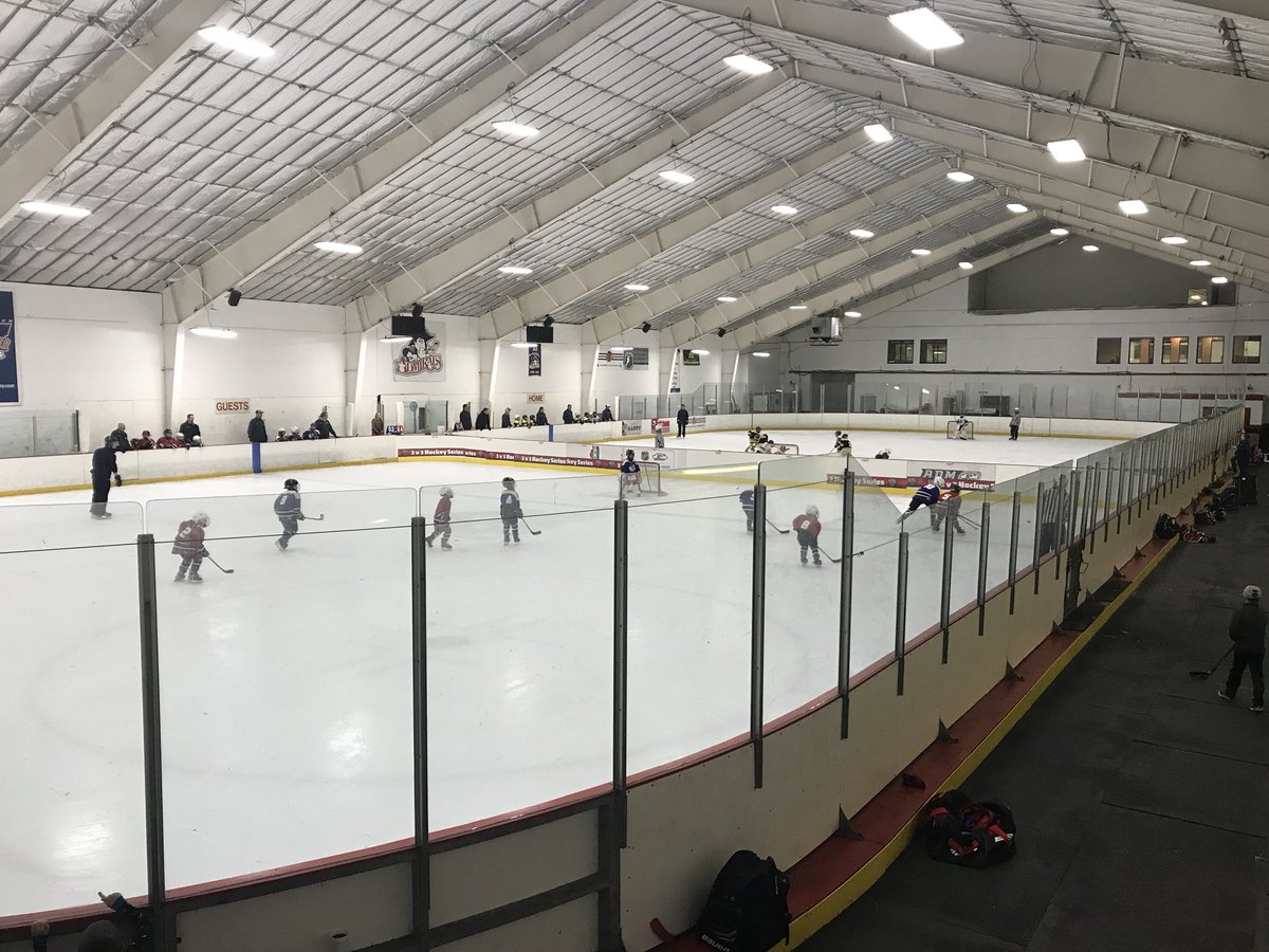 Greener00HD's tweet photo. Another Sunday morning, it must be game day for the @ADMhockey US8 Selects! Fun is being had by all!! #ADM #HalfIce #HockeyDoneRightFor8u @usahockey @AHAI_1 @bobusahockey https://t.co/LXNKT2LquC
