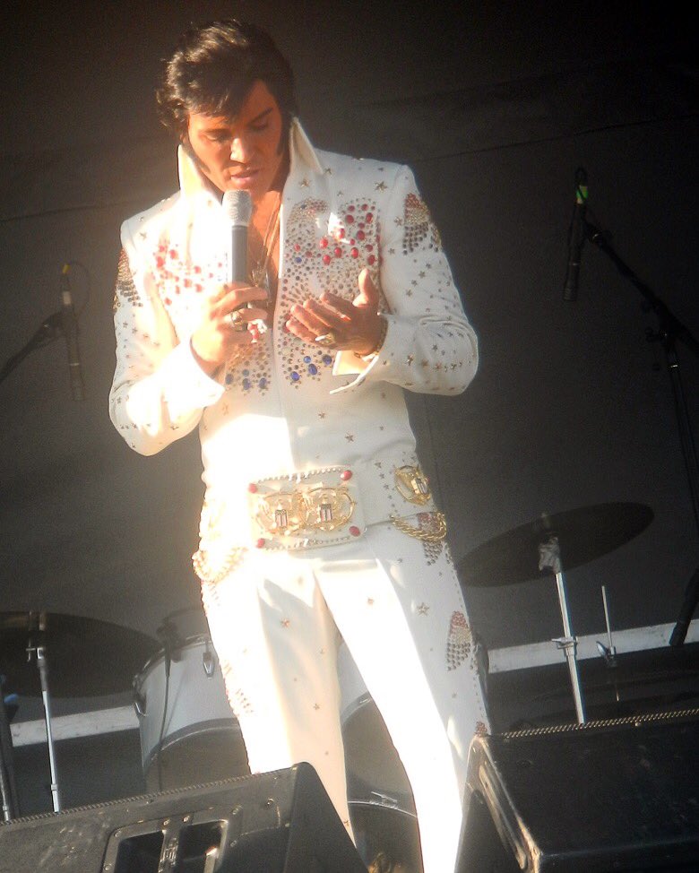forkonthemove's tweet photo. Recognize this guy? #Elvis lives at the #Tweed #UltimateElvis festival. This winner comes from England. See @forkonthemove.com/Elvis-lives @travelmediaca https://t.co/on2eQc2bHt