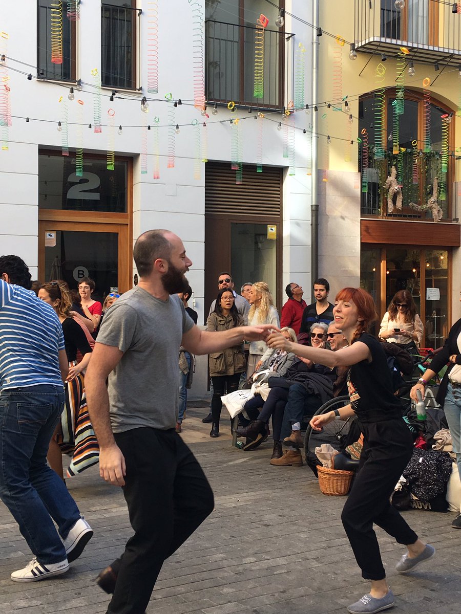 mercatapineria's tweet photo. Hoy nos han visitado nuestros amigos de @BlackBottomVlc #ElFabuloso #conmuchoflow #atopedebaile https://t.co/nHbtu516gG