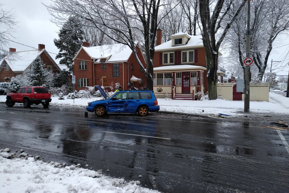 Ambulance on scene. Police are talking to people involved. https://t.co/boUR4fXmXe