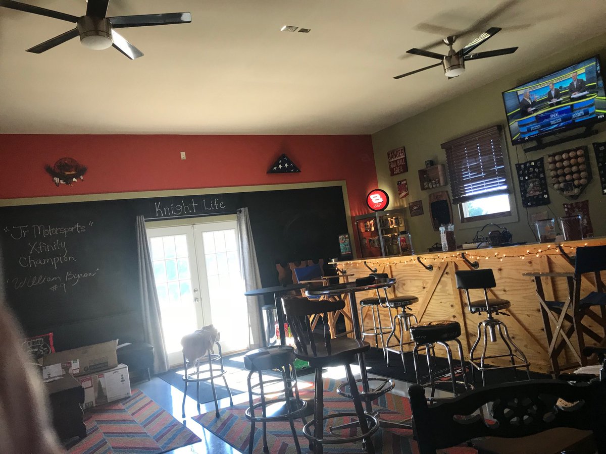 a_knight38's tweet photo. #Appreci88ion #RACEDAY @BR&B @KnightLife #dodropin racing all day. Thanks to dale jr and all the family for everything before, durning, and after today be safe and enjoy to all in Homestead. โค๏ธโค๏ธ https://t.co/JK7WorQNT1