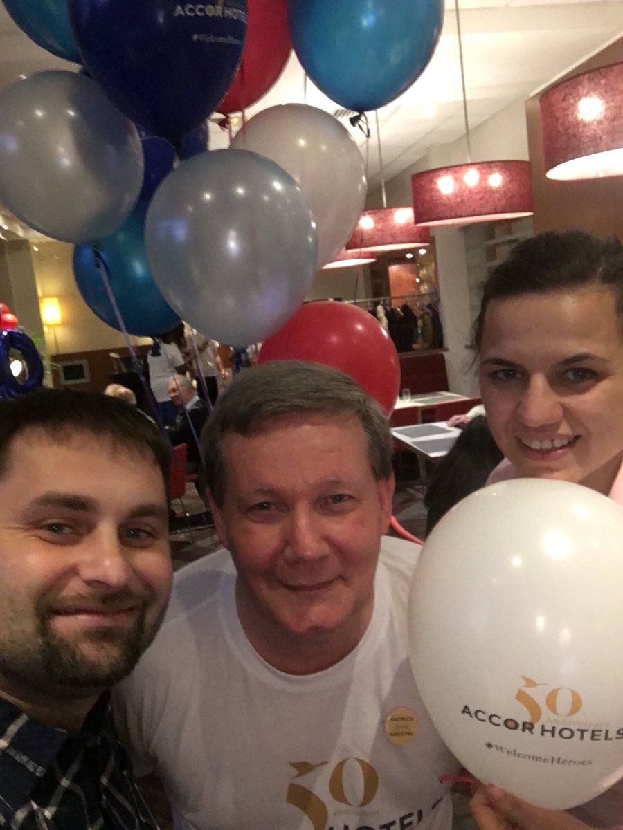 robertcsnagy's tweet photo. Celebrating # 50 years #Birthday of Novotel #hotel in #Southampton! Thanks for hosting us for #dmsso17. We're preparing some exciting things for you, we can't wait for #dmsso18!! Watch this space :) #DigitalMarketing #DigitalLearning #Digital #workshops https://t.co/jSyil3xonM