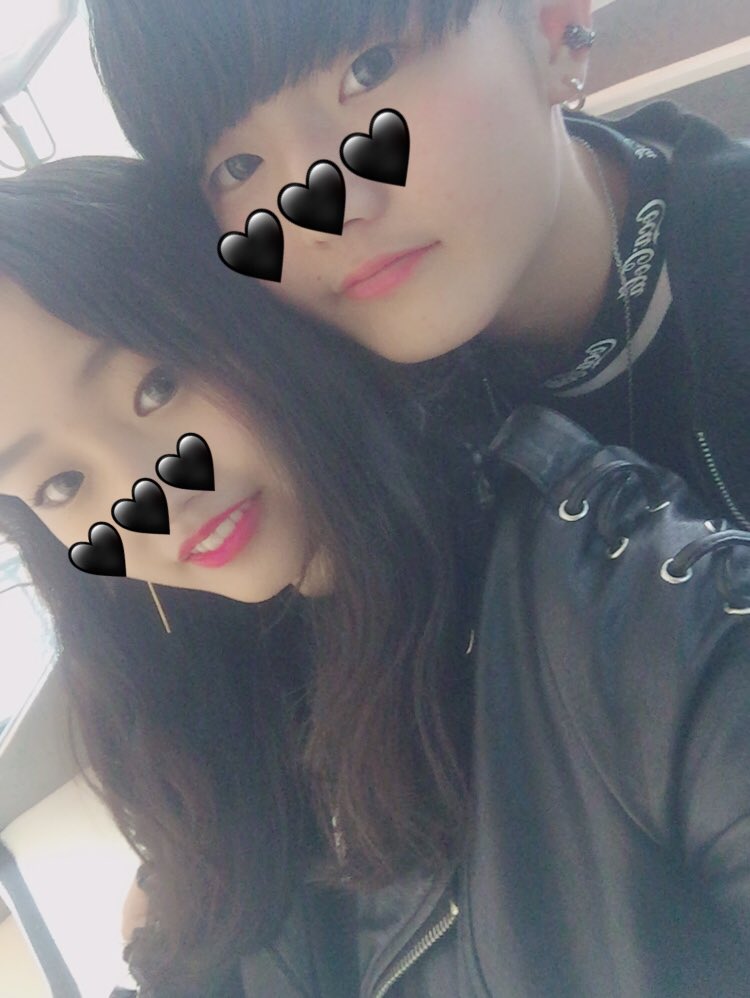 ___JH___'s tweet photo. 福岡に会いに行ってきた
全部忘れて楽しく過ごせた二日間やった
なかなか会えへんし、LINEはたまにツンツンやしまた離れたら不安なっちゃうけど次会える日のこと考えて頑張る
おそろのものとか、美味しいものとかいっぱいありがとうご馳走さま🌟

次はクリスマス会う予定🙆🖤 https://t.co/9djDY1jxjw