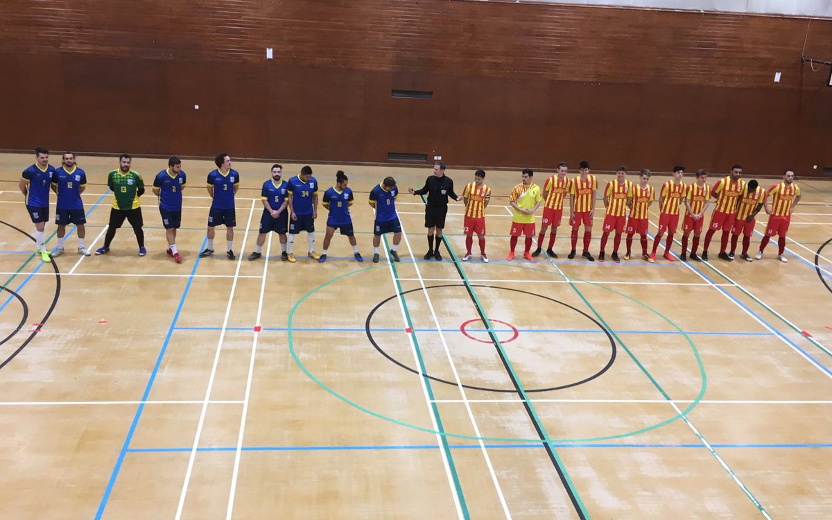 Full time score
<a href="/wokingfutsal/">Woking Futsal Club</a>  4 vs 6 @Royals_Futsal 

Well played both teams! 👊