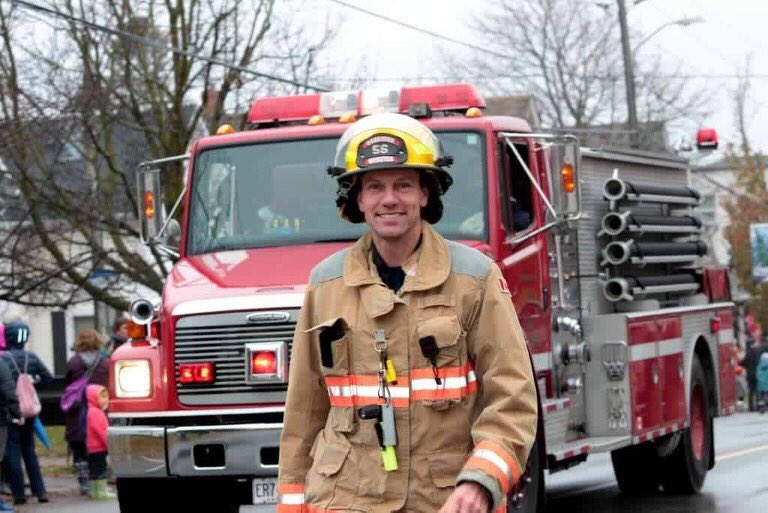 UxFireAssoc's tweet photo. Uxbridge Santa Claus Parade 2017. Thanks Angie Leonardo-Smith and Julie Steele for the photos! https://t.co/pIC32Idp7R